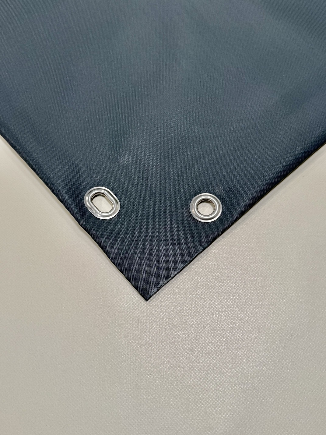 Abdeckplane PVC matt mit Canvas-Maserung mit Tür und Fenster 