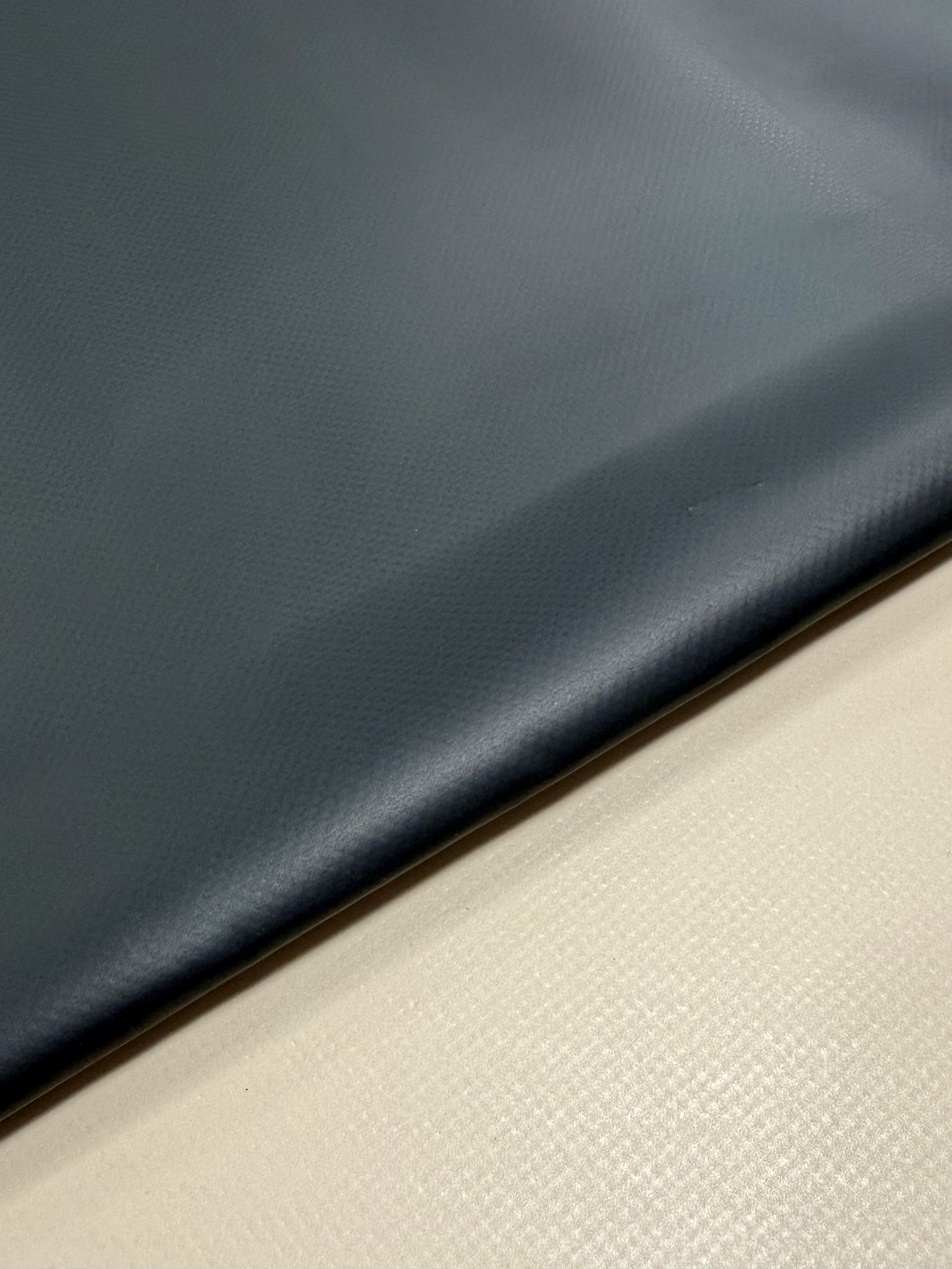 PVC Rollenware 300cm breit, 640g/m², exklusiv matt, B1 schwer entflammbar 