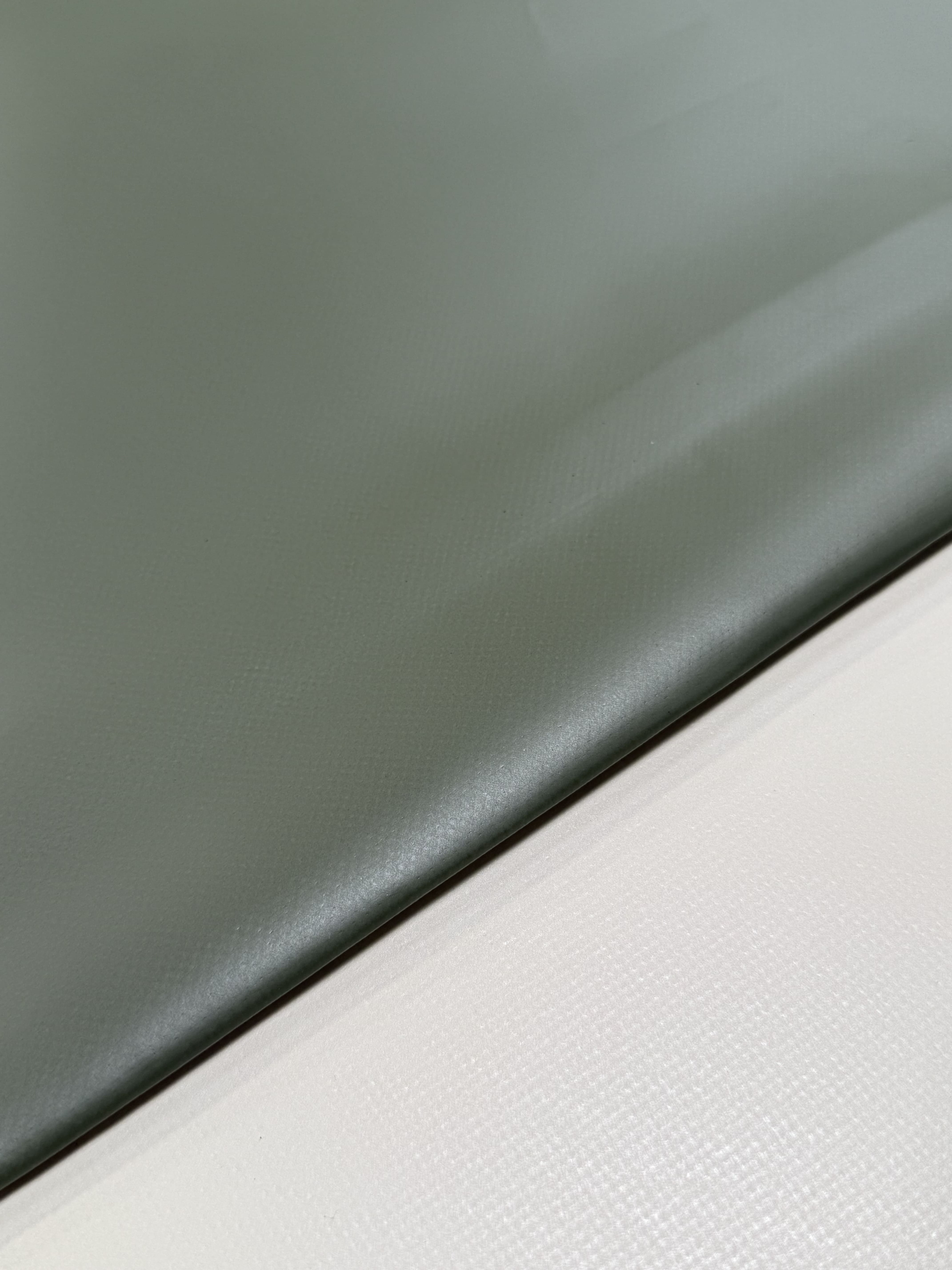 PVC Rollenware 300cm breit, 640g/m², exklusiv matt, B1 schwer entflammbar 
