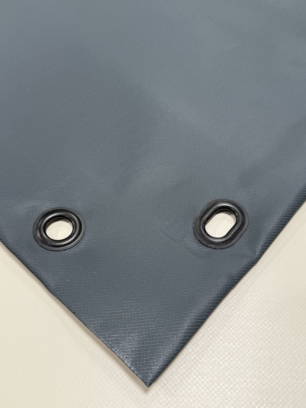 Abdeckplane PVC matt mit Canvas-Maserung mit Tür und Fenster 